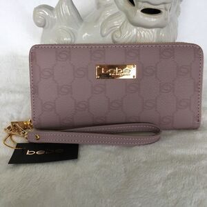 NWT BEBE Alexis ZIP wristlet in Lilac